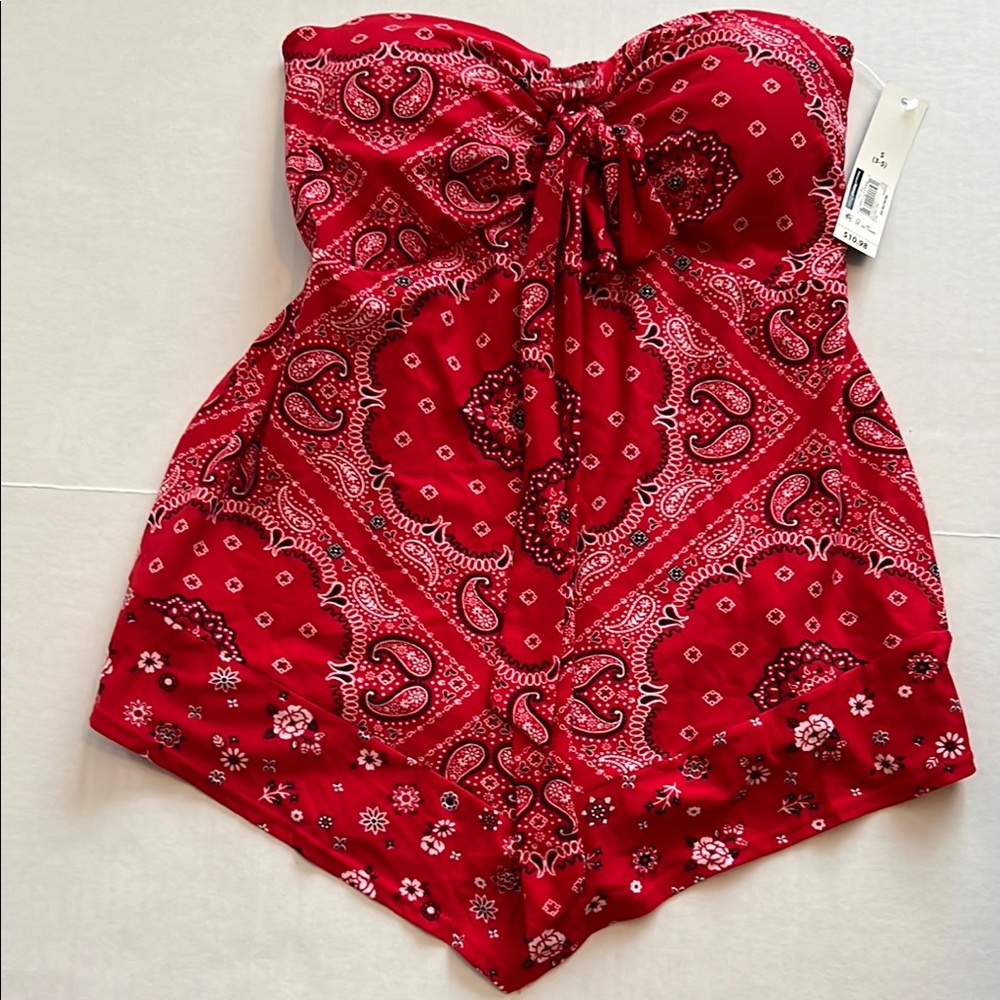 No Boundaries Halter Top Size S (3-5)